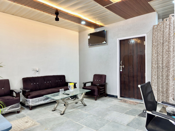 Lobby sitting area, Hotel radha Aradhya Sadan, Mathura