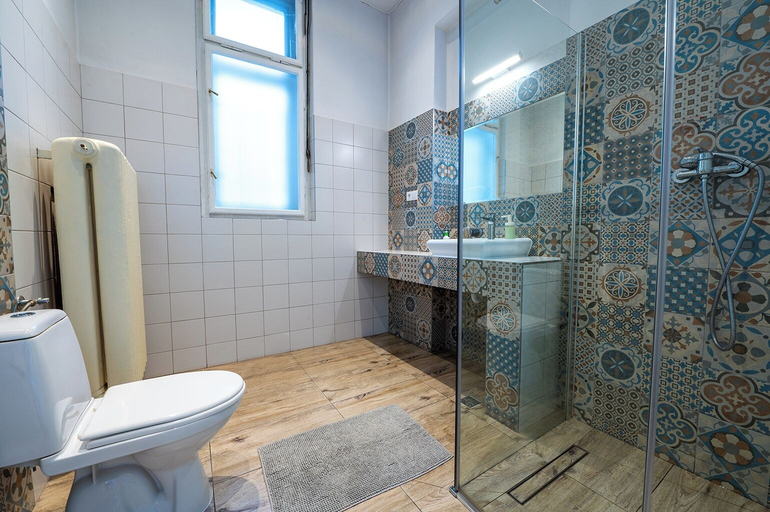 Bathroom 5, Trzy Kafki, Kraków City
