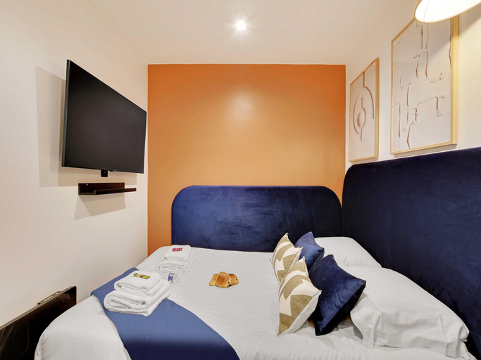 Bedroom 3, Magnificent Apartment - 2br/4p - Place des Vosges, Paris