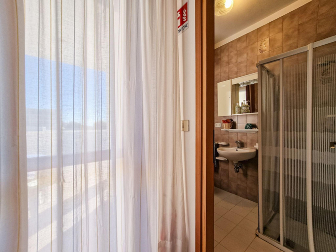 Bathroom 3, Seafront view apartment in Bibione - By Beahost Rentals, Venezia