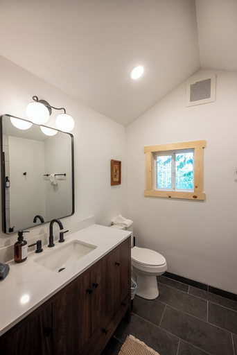 Bathroom 4, The Woodsman Lodge, Carroll