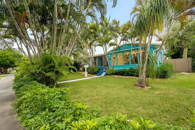 Room 4, The Palm House in Hollywood, Broward