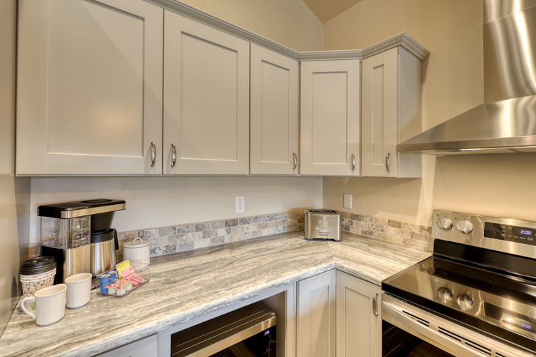 Room 5, Lincoln s Lodge A Condo for the Honest Bold, Pennington