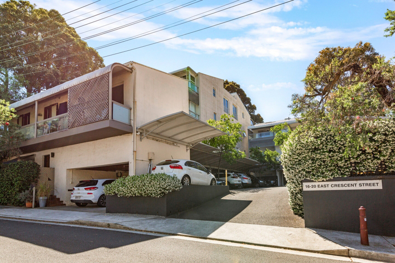 Exterior 3, 2-bed Harbourside Home With Views in Fab Location, Sydney