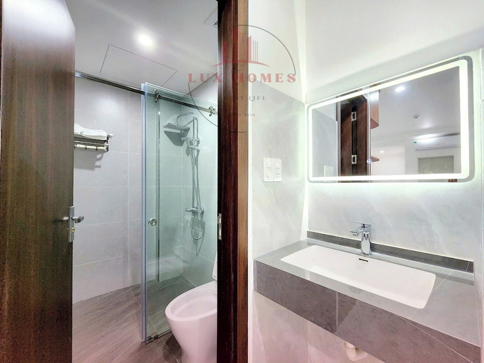 Bathroom 3, The LuxHomes ROYAL Apartment, Hải An