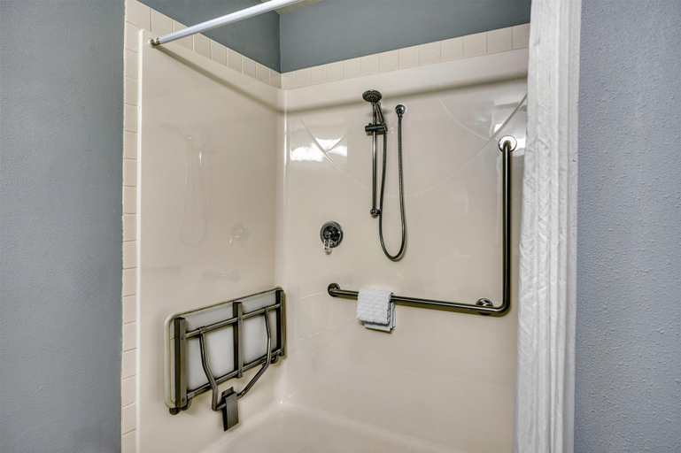 Bathroom 4, SureStay Plus Hotel by Best Western Lethbridge, Division No. 2