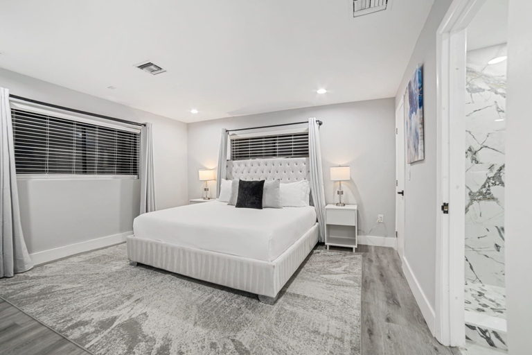 Interior 3, Heated Pool - Putting Green - 5 min From Beach!, Broward