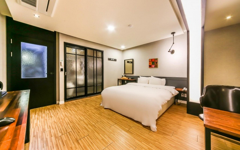 Bedroom 4, Changwon Paryongdong Su, Changwon