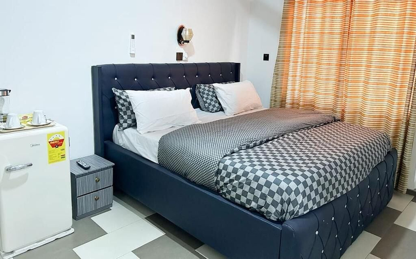 Room 5, Hinstock Hotel, Tema