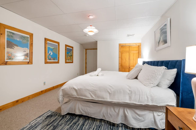 Room 3, Luxury Private Estate w Pool Near Rhinebeck, Dutchess