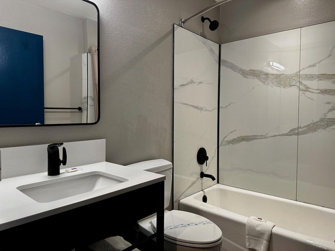 Bathroom 3, Motel6 Indianapolis, IN, Marion