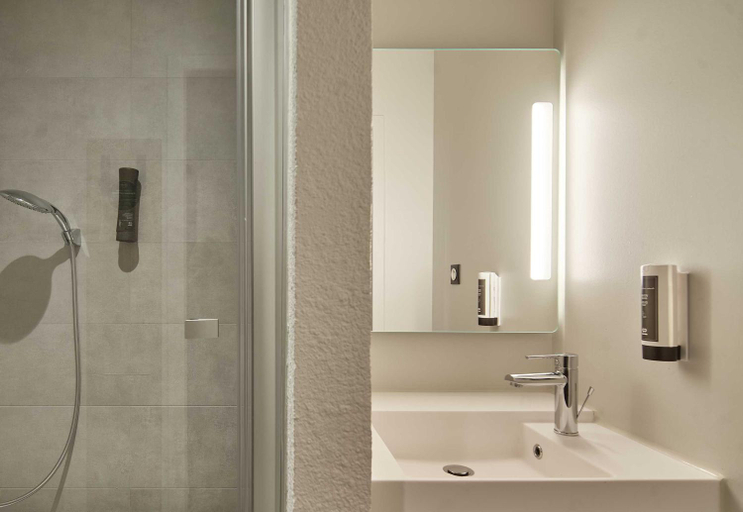 Bathroom 3, B&B HOTEL Viry-Châtillon, Essonne