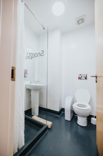 Bathroom 4, Snoozles Galway City Centre
