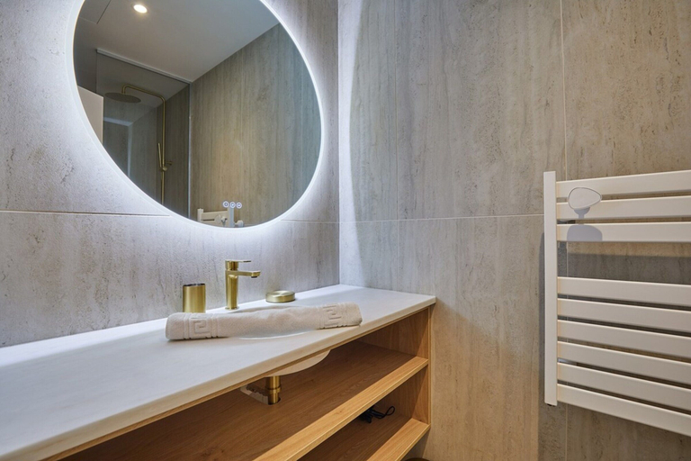 Bathroom 4, Modern Air-conditioned Apartment - Canal St Martin, Paris