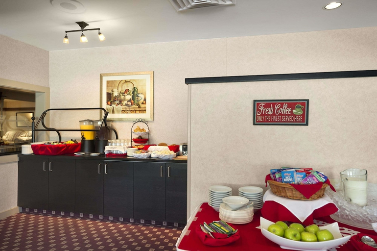 Food & Drinks 5, Ramada by Wyndham Trenton, Lake Ontario