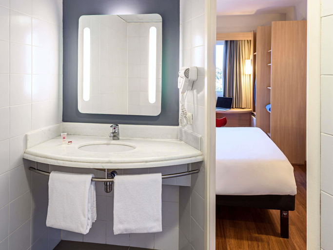 Bathroom 4, ibis Piracicaba, Piracicaba