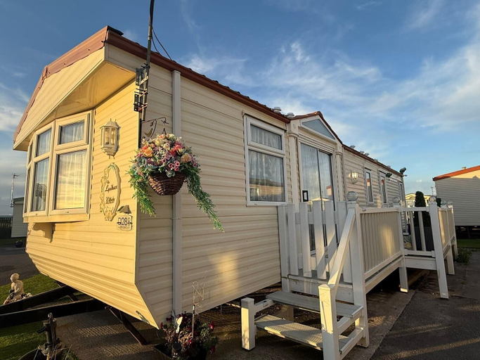 Exterior 4, Caravan - Sleeps 6 - Parking, Conwy