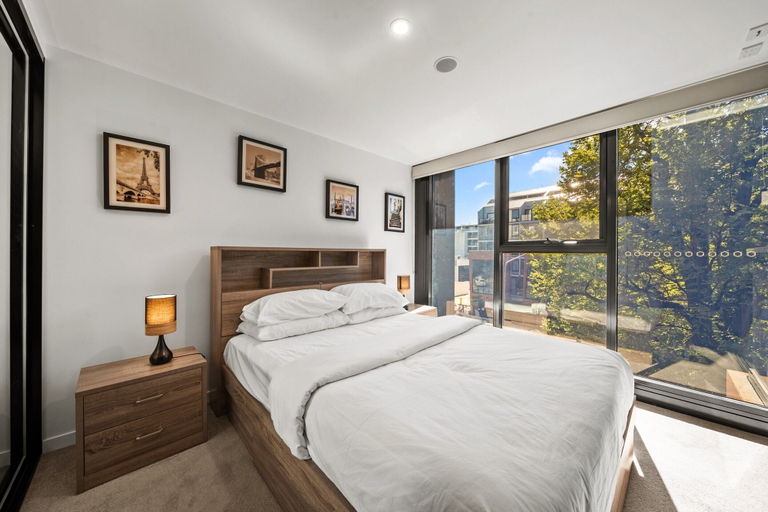 Others 3, Central 1-bed Apartment With Pool, Canberra