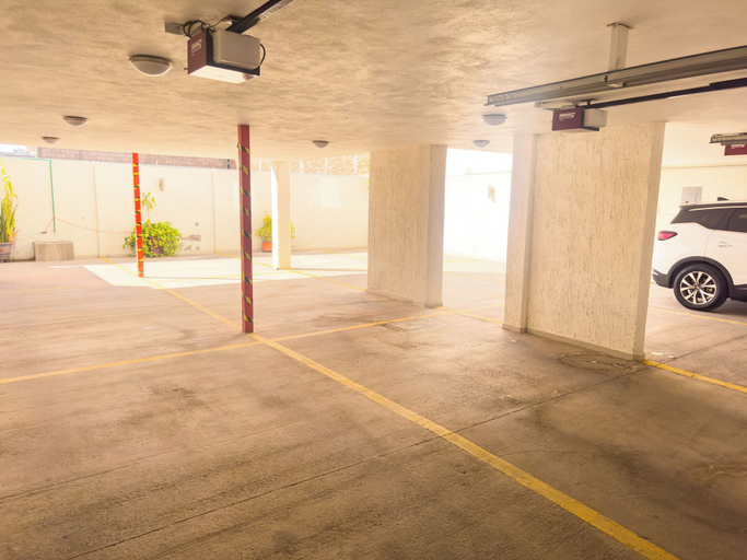 Parking, Hotel Montecarlo, San Luis Potosí