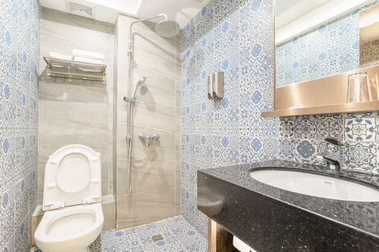 Bathroom 4, Hou Kong Hotel, Macao