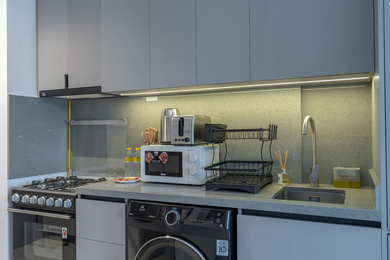 Room 2, Modern and Stunning Studio in MAG 910 MBR City, Dubai