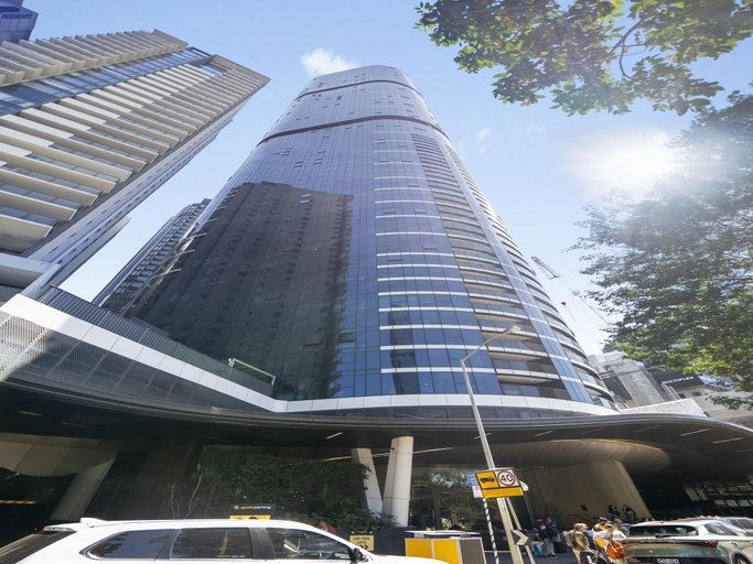 2, Panoramic Views Apartment  High-Rise Pool and Gym, Brisbane