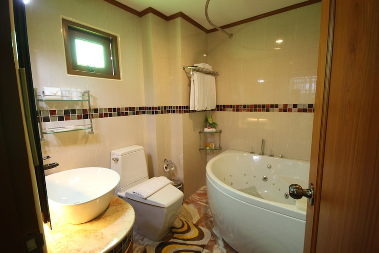 Bathroom 5, RK Riverside Resort & Spa, Nakhon Chaisi