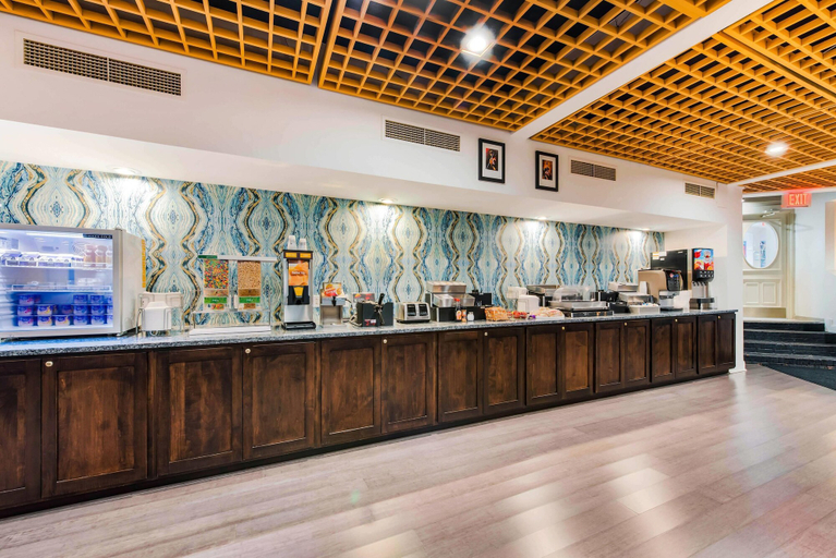 Food & Drinks 5, The Blu Hotel Blue Ash Cincinnati, an Ascend Collection Hotel, Cincinnati