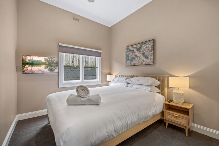 Room 5, Lovely 3-bed With Alfresco Dining in Prime Suburb, Ballarat - Central