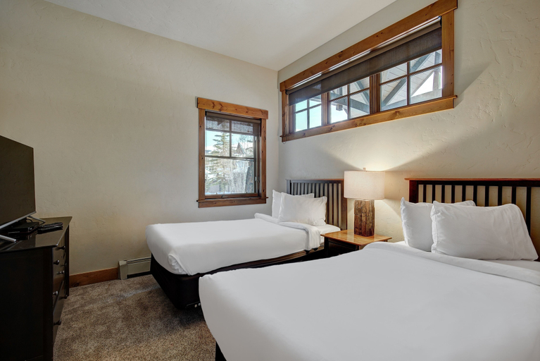 Room 3, Spacious, Updated Townhome With Private Garage 3 Bedroom Condo, Summit