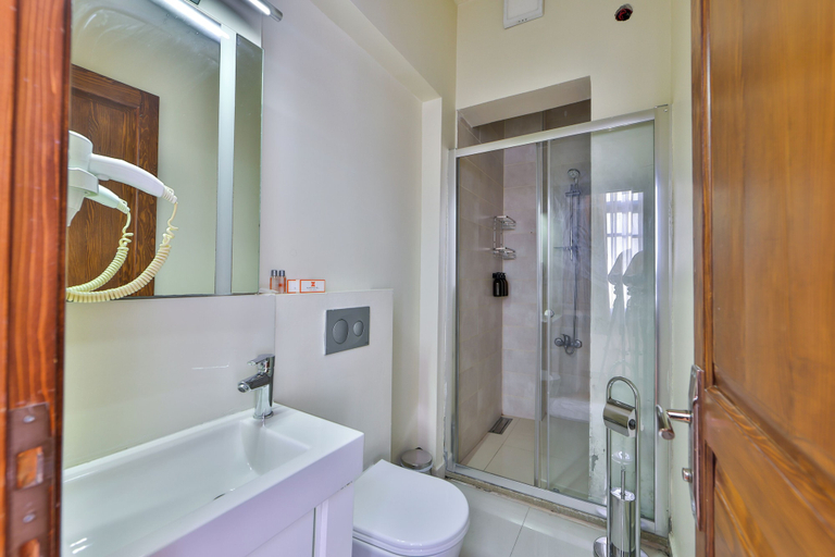 Bathroom 5, Nan Hotel, Fatih