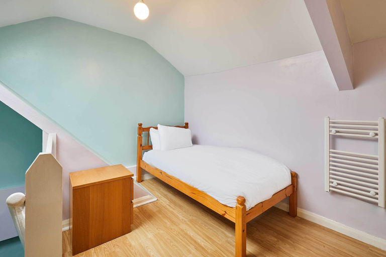 Room 4, Host Stay Carrville Apartment, Durham