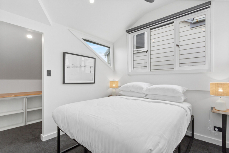 Living room 5, Charming 3-bed Cottage With a Courtyard, Sydney