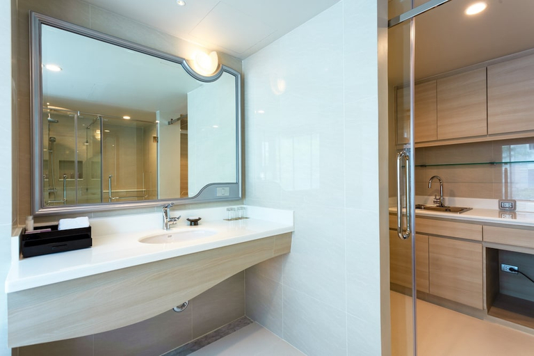 Bathroom 5, Centara Sonrisa Residences and Suites Sriracha, Si Racha