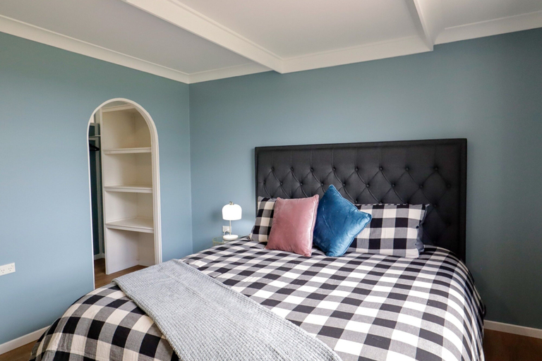 Room 5, Country 4-bed Homestead With Games Room & Views, Tenterfield