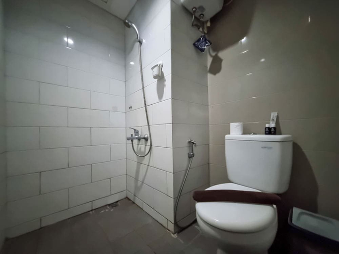 Bathroom 3, Modern Look Studio At Taman Melati Sinduadi Apartment, Sleman