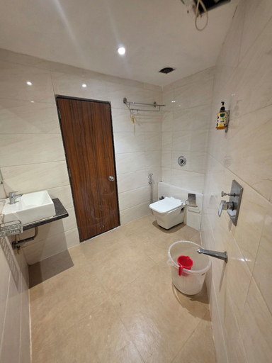 Bathroom 3, Hotel Wellingten, Mumbai Suburban