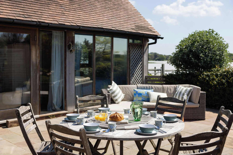 Room 5, Spacious Coastal Retreat for 10 in West Wittering, West Sussex