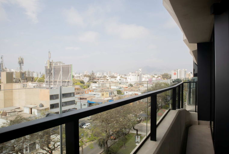Room 2, w Charming 2BR w Balcony in Miraflores, Lima