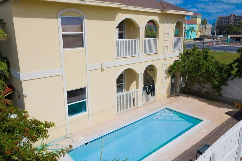 Pool 3, Pool Ground Floor Walk to Beach #A 2 Bedroom Condo by RedAwning, Cameron