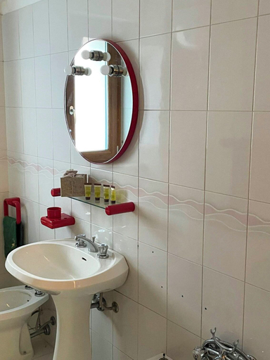 Bathroom 2, Casa Vacanze - Villa Stefania, L'Aquila