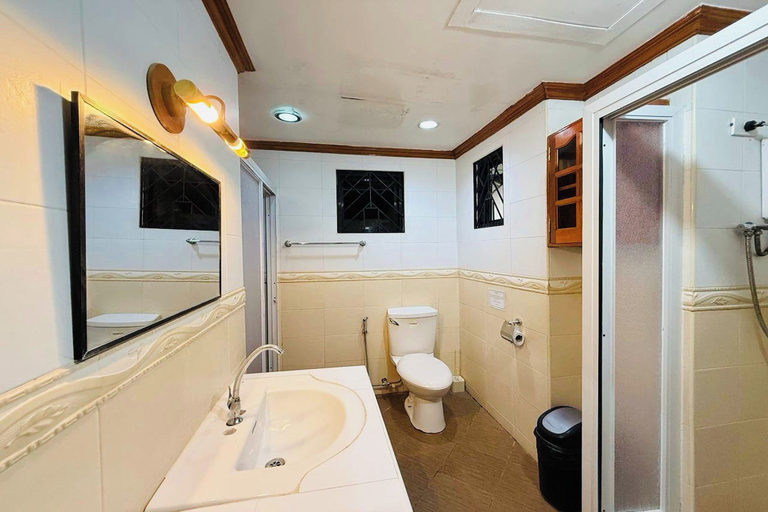 Bathroom 4, Mountain Transient Lodge, Baguio City