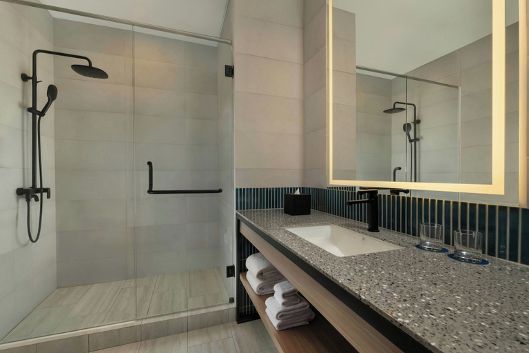 Bathroom 5, Four Points by Sheraton Jakarta Thamrin, Central Jakarta