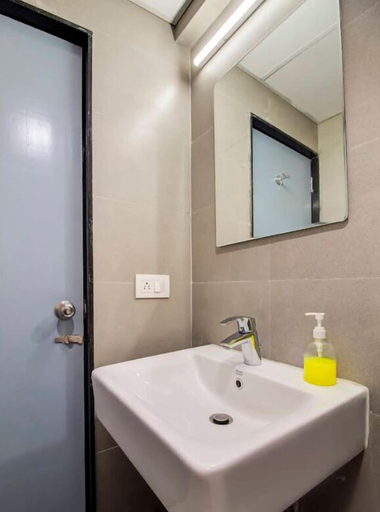 Bathroom 4, Housemate Hotels & Restaurant, Pune