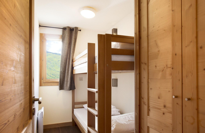 Room 3, Apartment in Les Menuires With Spa & Ski Access, Savoie