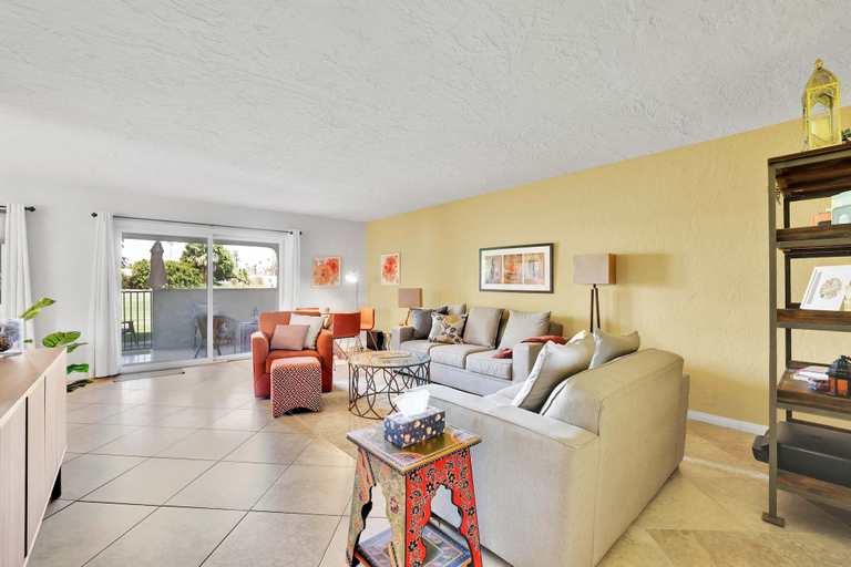 Room 5, Relaxing Palm Springs Condo With Pool Access, Riverside