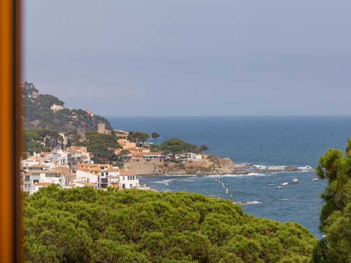Room 5, Apartament amb Espectaculars Vistes al Mediterrani, Girona
