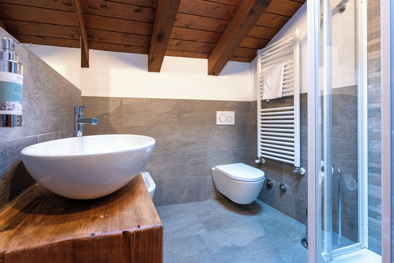 Bathroom 5, L'Abri Des Amis, Aosta
