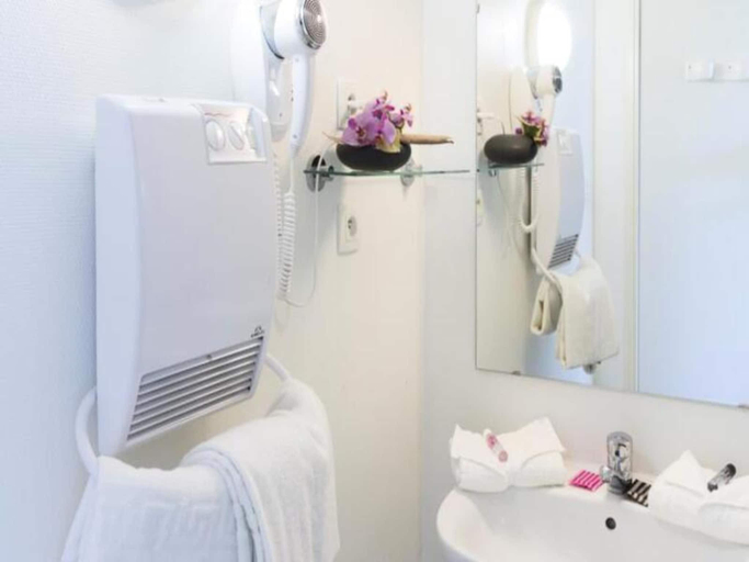 Bathroom, Apartment near Aeroscopia with Pool, Haute-Garonne