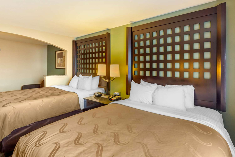 Bedroom 2, Quality Suites Sherman, Grayson